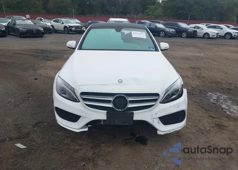 2015 Mercedes-Benz C 300 Sport 4Matic z USA, uszkodzony, nr VIN 55SWF4KB5FU007761